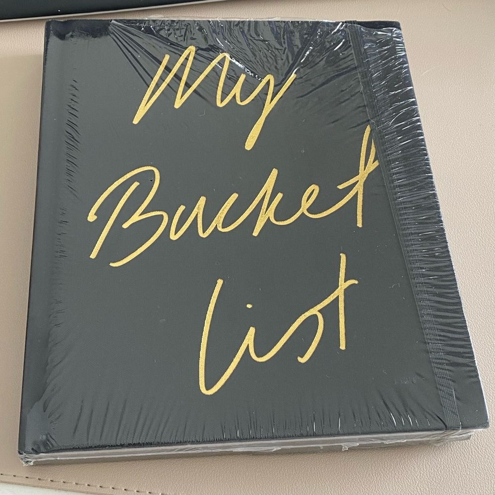 Black and Gold 'My Bucket List' Journal